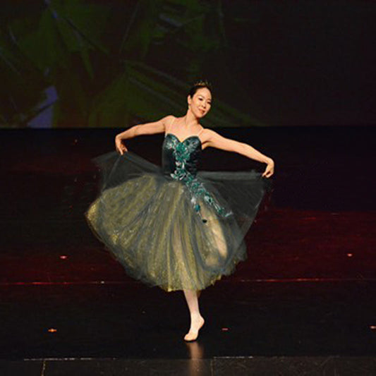 The Timeless Elegance of Emerald Ballet: A Dance of Grace and Beauty