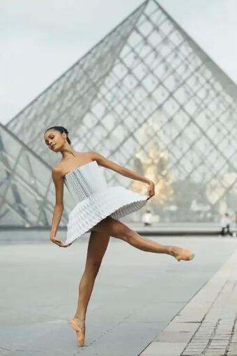 Characteristics of the Modern ballet costumes