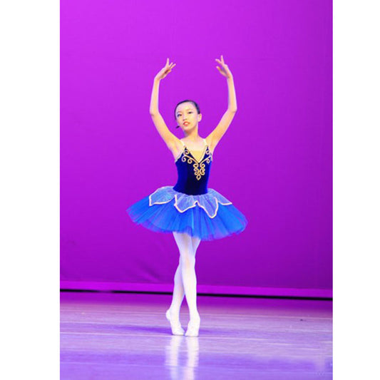 How should I do my hair and makeup for a ballet performance?