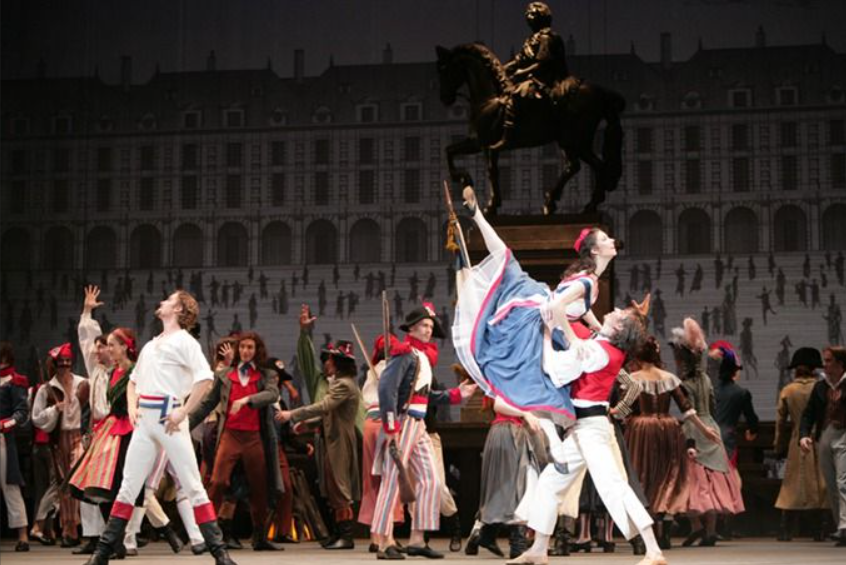 The characteristics of the ballet costume "The Flames of Paris"